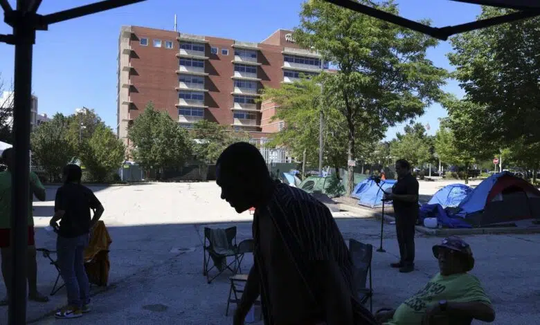 Activistas de Uptown toman sitio de desarrollo de viviendas de lujo 1 Activistas de Uptown toman sitio de desarrollo de viviendas de lujo