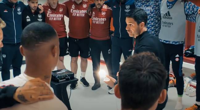 El entrenador del Arsenal, Mikel Arteta, intenta inspirar a sus jugadores con bombillas 3 Crédito de la imagen: Amazon Prime: Todo o nada: Arsenal