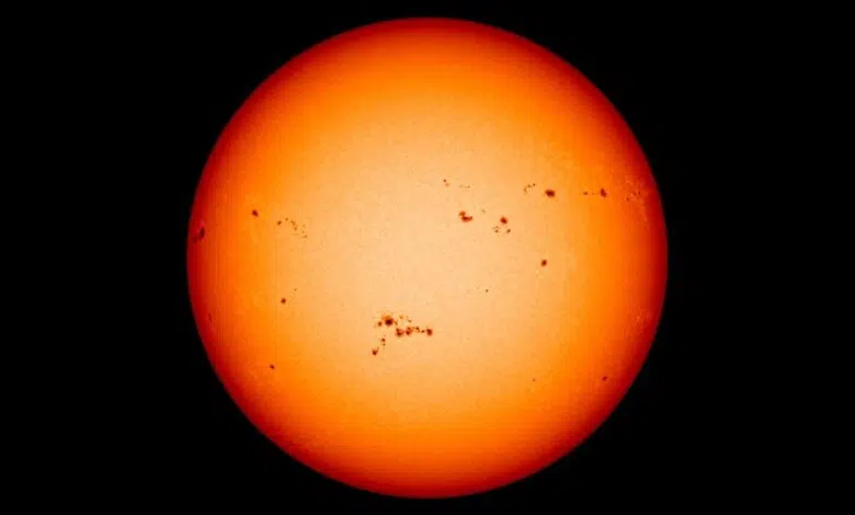 ¿Las manchas solares afectan el clima? 1 Image of sunspots taken on July 19, 2000.