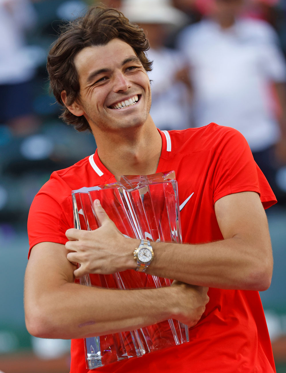 Fritz pone fin a la racha de 20-0 de Nadal por el título de Indian Wells 2 Indian Wells, EE.UU., 20 de marzo de 2022: El tenista estadounidense Tyler Fritz celebra con su trofeo después de vencer al español Rafael Nadal en la final individual masculina del Indian Wells Masters en Indian Wells Tennis Garden. Foto: Charles Baus/CSM a través de Zuma Press Wire/dpa