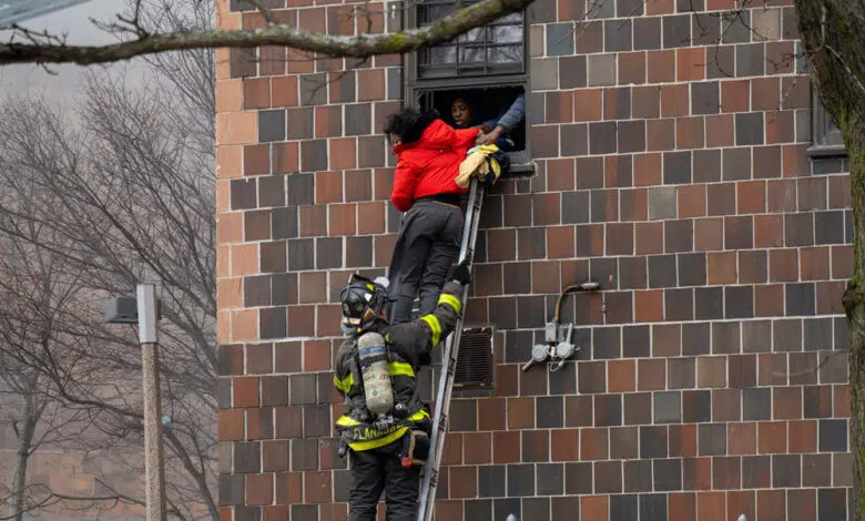 Alcalde de NY dice 19 muertos en incendio de edificio de apartamentos 1 Alcalde de NY dice 19 muertos en incendio de edificio de apartamentos