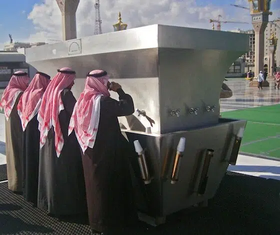 Arabia Saudita refuta nuevamente las afirmaciones de la BBC sobre los manantiales de Zamzam que contienen arsénico 1 zam zam water saudi arabia
