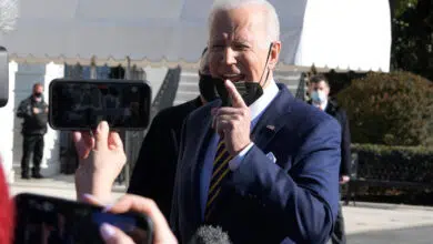 Biden insulta al reportero de Fox News Peter Ducey en el micrófono caliente