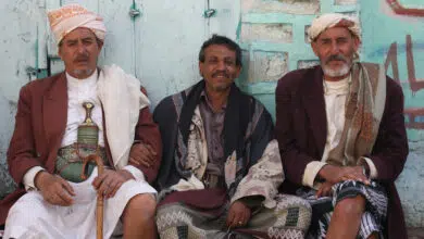 yemen men traditional smoking