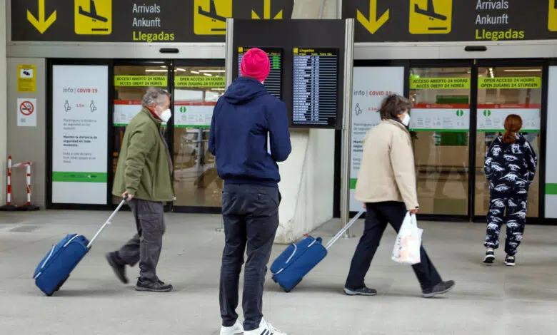 Caos en el aeropuerto de Mallorca después de que los inmigrantes ilegales fingieran la emergencia sanitaria 1 Caos en el aeropuerto de Mallorca después de que los inmigrantes ilegales fingieran la emergencia sanitaria