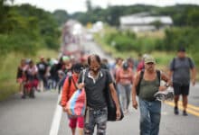 Choque de camión de migrantes mexicanos deja 55 muertos y 100 heridos
