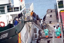 Dos muertos y 40 desaparecidos al hundirse un barco entre Marruecos y Canarias