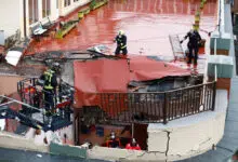 Dos trabajadores mueren al derrumbarse el techo de una escuela española