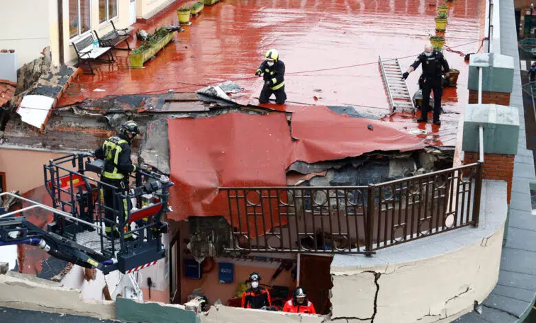 Dos trabajadores mueren al derrumbarse el techo de una escuela española 1 Dos trabajadores mueren al derrumbarse el techo de una escuela española
