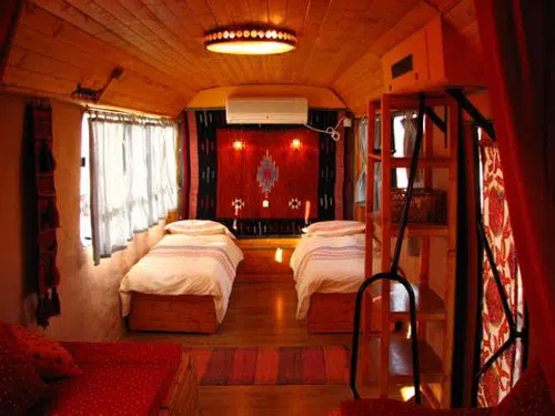 El autobús Zimmer renovado de Exodia Bed and Breakfast tiene ruedas reciclables y se vuelve ecológico 1 El autobús Zimmer renovado de Exodia Bed and Breakfast tiene ruedas reciclables y se vuelve ecológico