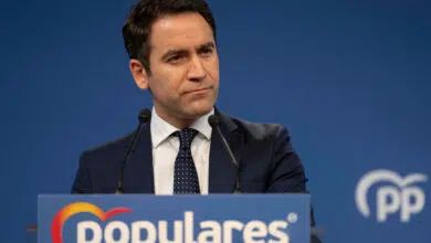 El presidente de Madrid admite los contratos de los hermanos; el PP estima una comisión de 283.000 euros 9 El presidente de Madrid admite los contratos de los hermanos; el PP estima una comisión de 283.000 euros