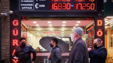 La crisis monetaria de Turquía se profundiza a medida que la lira cae a un mínimo histórico
