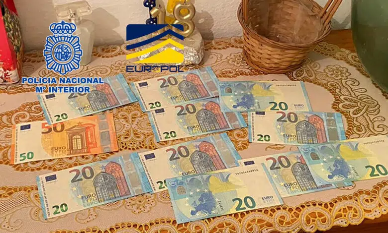 La policía española detiene a 43 personas por comerciar billetes falsos en línea 1 La policía española detiene a 43 personas por comerciar billetes falsos en línea