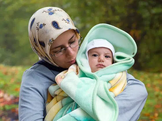 Las madres que amamantan son más activas que las madres que dan biberón 1 muslim woman breastfeeding group