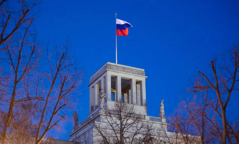 Las personas que salen de Rusia están limitadas a $ 10,000 debido a las sanciones 1 Las personas que salen de Rusia están limitadas a $ 10,000 debido a las sanciones