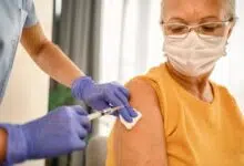 Más mujeres que hombres se vacunan contra el COVID