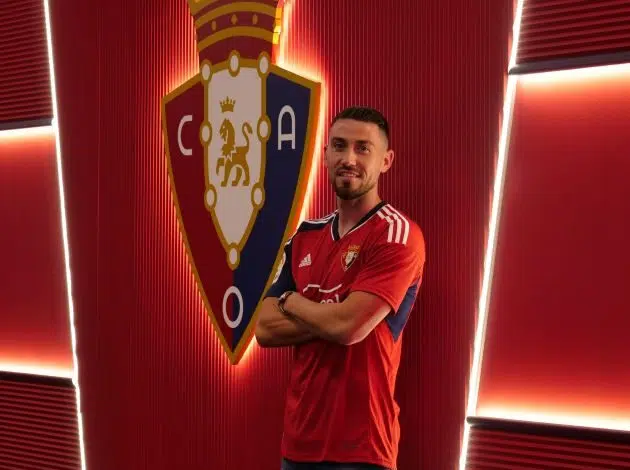 Osasuna sorprende al fichar al centrocampista creativo del Villarreal 1 Osasuna sorprende al fichar al centrocampista creativo del Villarreal