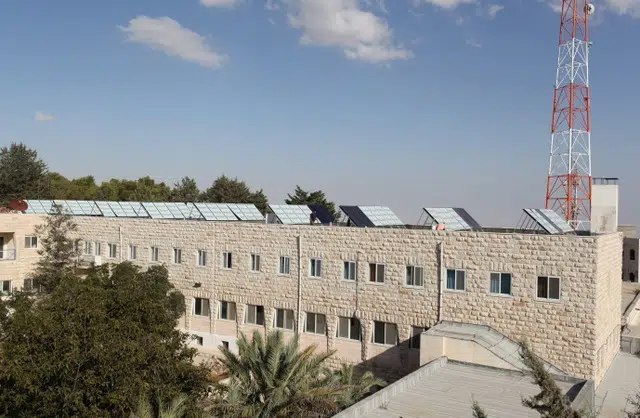Primera planta termosolar de Palestina en la escuela Talitha Kumi en Beit Jala 1 Talitha Kumi With Solar Collectors