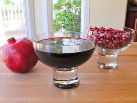 Receta casera de melaza de granada - Green Prophet 1 pomegranate molasses recipe