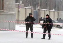 Soldados ucranianos matan a tiros a cinco en fábrica de armas