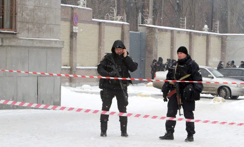 Soldados ucranianos matan a tiros a cinco en fábrica de armas 1 Soldados ucranianos matan a tiros a cinco en fábrica de armas