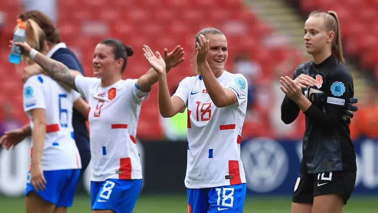 Suiza Femenina 1 - 4 Holanda Femenina 1 Holanda celebra llegar a cuartos de final tras vencer a Suiza en el final