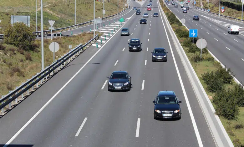 Usar el teléfono al volante, una gran distracción para los conductores en España 1 Usar el teléfono al volante, una gran distracción para los conductores en España