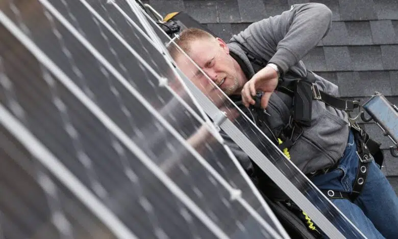 Cómo los residentes de Illinois pueden ahorrar alrededor del 70% en energía solar en la azotea 1 Cómo los residentes de Illinois pueden ahorrar alrededor del 70% en energía solar en la azotea