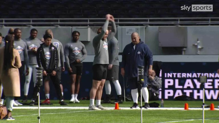 NFL International regresa al estadio Tottenham Hotspur por segundo año consecutivo Noticias de la NFL 3 El director de estrategia y crecimiento de la NFL, Chris Halpin, habló sobre la unión internacional en el Tottenham Hotspur Stadium, donde los 50 participantes esperaban firmar contratos con el equipo durante el partido.