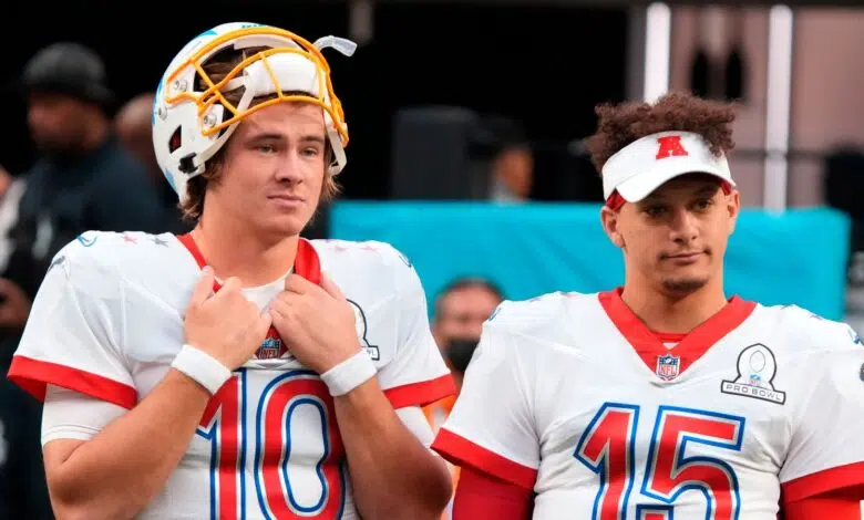 Justin Herbert y Patrick Mahomes se encuentran por primera vez esta temporada en el éxito de taquilla del jueves por la noche | Noticias de la NFL 1 Justin Herbert y Patrick Mahomes se encuentran por primera vez esta temporada en el éxito de taquilla del jueves por la noche | Noticias de la NFL