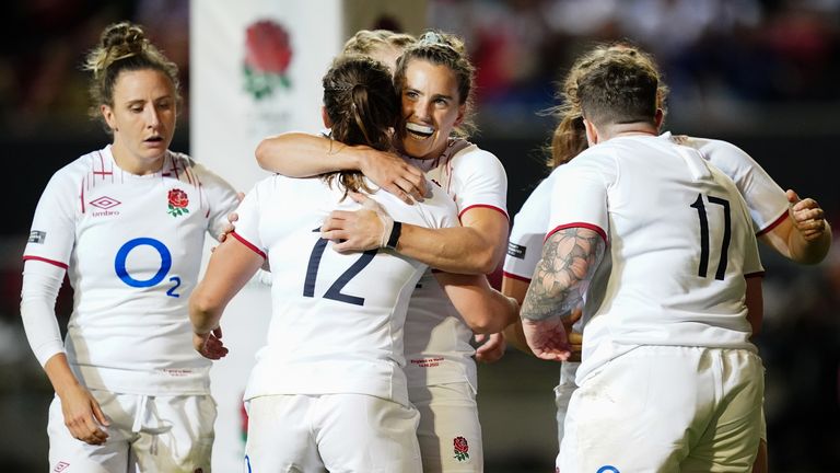 Inglaterra Femenino 73-7 Gales Femenino: Hat-trick de Helena Rowland y Red Roses ganan 25° Test consecutivo Noticias de la Liga de Rugby 2 La victoria fue un récord mundial para la 25ª victoria consecutiva de Inglaterra en la prueba.