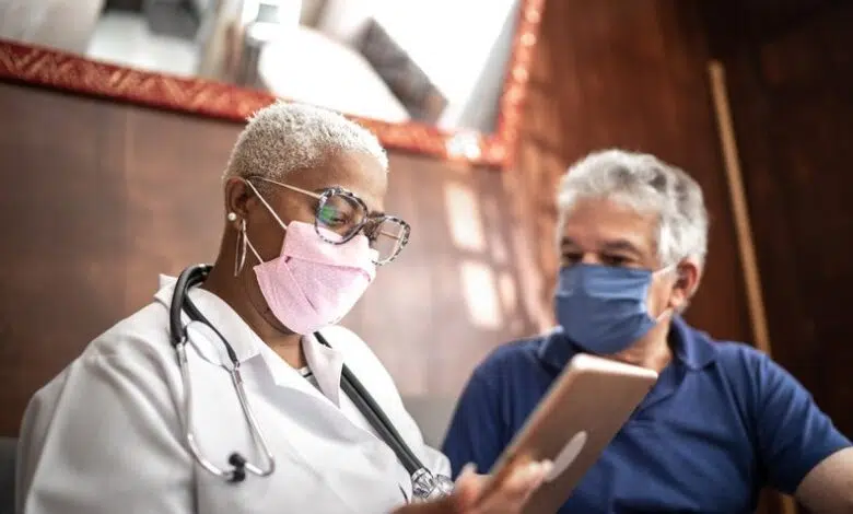 A pesar de las dudas sobre las vacunas, los casos de COVID se desploman entre los trabajadores de hogares de ancianos 1 A pesar de las dudas sobre las vacunas, los casos de COVID se desploman entre los trabajadores de hogares de ancianos