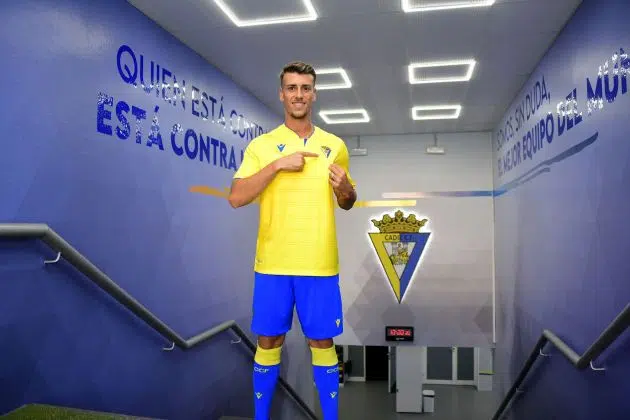 Cádiz confirma la cesión del talentoso centrocampista del Real Madrid 1 Cádiz confirma la cesión del talentoso centrocampista del Real Madrid
