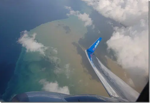 Camiones de basura arrojan directamente al mar del Líbano mientras Hezbolá toma el control 1 sewage lebanon sea pollution fishing photo