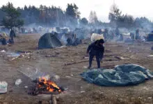 Campamentos de tiendas de campaña para inmigrantes en la frontera entre Bielorrusia y Polonia despejados
