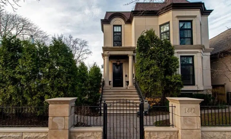 El exjugador de los Cachorros Jon Lester vende su casa en Graceland West 1 El exjugador de los Cachorros Jon Lester vende su casa en Graceland West