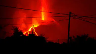 El volcán de La Palma obliga a 7.000 personas a permanecer bajo techo por la falta de aire 9 El volcán de La Palma obliga a 7.000 personas a permanecer bajo techo por la falta de aire