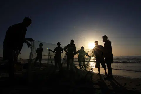 Junto al mar, los pescadores de Gaza crían su propio pescado 1 Junto al mar, los pescadores de Gaza crían su propio pescado