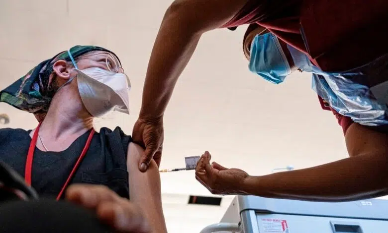 La nueva vacuna de Johnson & Johnson protege contra el COVID grave, así como contra los existentes, dicen los expertos 1 La nueva vacuna de Johnson & Johnson protege contra el COVID grave, así como contra los existentes, dicen los expertos