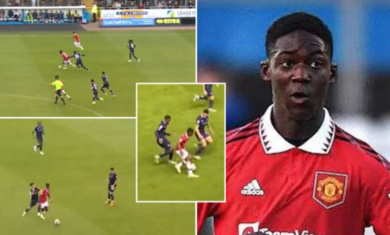 Los fanáticos de Man Utd creen que Kobe Mainu, de 17 años, es la futura estrella en el mediocampo contra Carlisle 1 Los fanáticos de Man Utd creen que Kobe Mainu, de 17 años, es la futura estrella en el mediocampo contra Carlisle