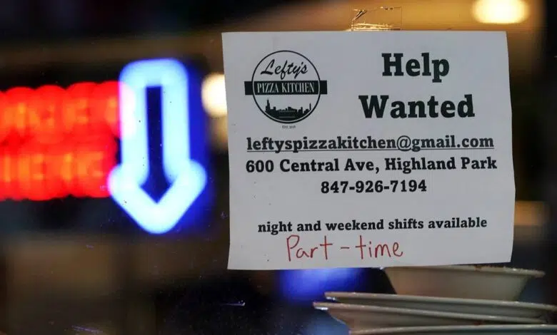 El crecimiento más lento del empleo en EE. UU. en agosto puede ayudar a la Fed a combatir la inflación - Chicago Tribune 1 Menos estadounidenses solicitaron beneficios de desempleo la semana pasada - Chicago Tribune