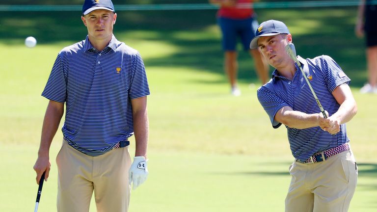Presidents Cup: después de absorber la Ryder Cup 2012, el equipo de EE. UU. Insiste en 'no complacer' a los internacionales | Noticias de golf 10 Jordan Spieth (izquierda) y Justin Thomas (derecha) volvieron a formar pareja