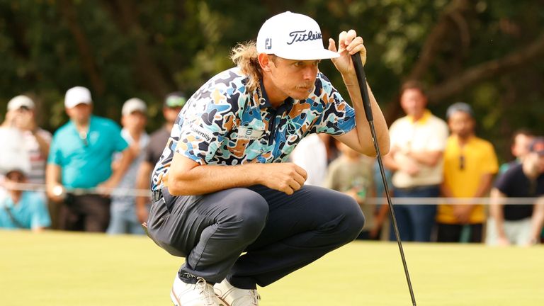 Cameron Smith supera a Dustin Johnson por dos golpes en LIV Golf en Chicago Golf News 2 Smith se alinea para el putt en el hoyo 13