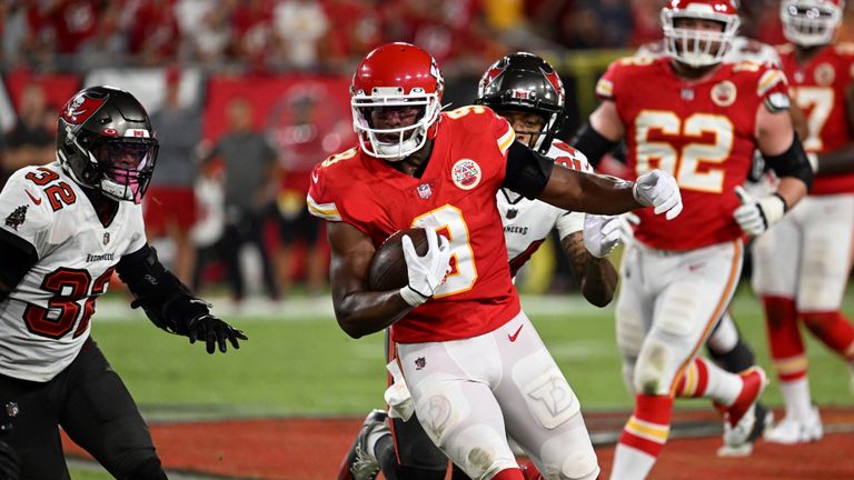 La magia fantástica de Patrick Mahomes, las reacciones de la NFL en Londres y el carrusel de mariscales de campo Noticias de la NFL 4 Lo más destacado de la cuarta semana de la temporada de la NFL de los Kansas City Chiefs contra los Tampa Bay Buccaneers.
