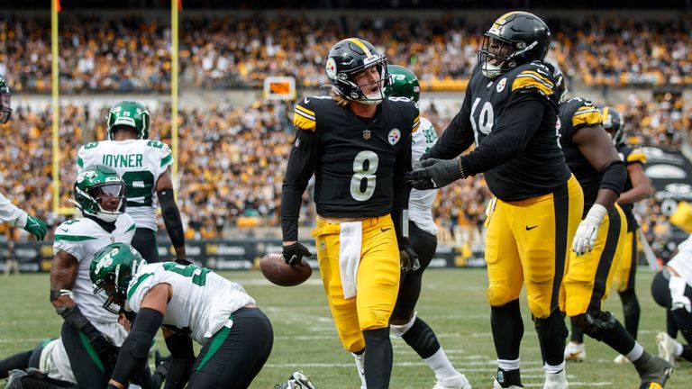 Von Miller: Mike Tomlin llama al cazamariscales de los Bills un 'extraterrestre de otro planeta' | Noticias de la NFL 4 El mariscal de campo novato de los Pittsburgh Steelers, Kenny Pickett, logra dos touchdowns en su debut en la NFL contra los New York Jets