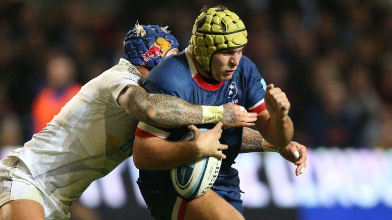 Crónica del partido - Bristol 14 - 50 Exeter 3 Will Capone de Bristol tacleado durante la derrota ante Exeter