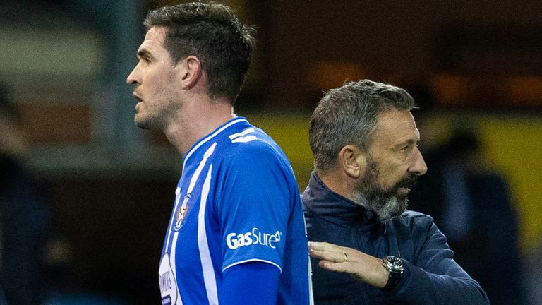 Kilmarnock 2 - 1 St J'stone 2 KILMANNOK, ESCOCIA - 5 DE OCTUBRE: Kyle Rafferty de Kilmarnock durante el partido de Kilmarnock y St John en Rugby Park el 5 de octubre de 2022 en Kilmarnock, Escocia Fue sustituido en un partido de la Premier League entre Stones. (Foto por Alan Harvey/Grupo SNS)