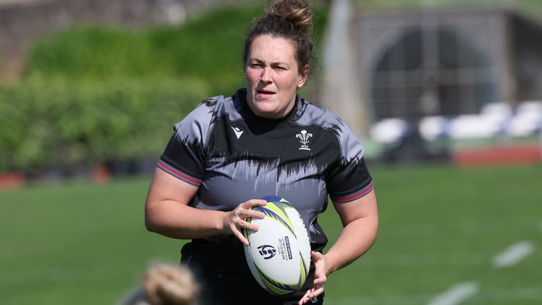 Copa Mundial de Rugby: Conozca a Cerys Hale, apoyo galés en dejar de lado la carrera docente para perseguir el sueño de tiempo completo | Noticias de la Unión de Rugby 2 El pilar galés Cerys Hale ha cambiado el aula por una carrera de rugby a tiempo completo