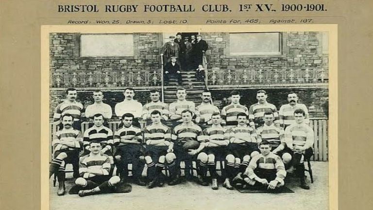 James 'Jimmy' Peters: historia trágica y turbulenta del primer jugador de rugby negro de Inglaterra | Noticias de la Unión de Rugby 3 Peters (fila central, tercero desde la izquierda) jugó rugby para Bristol y Somerset entre 1900 y 1903