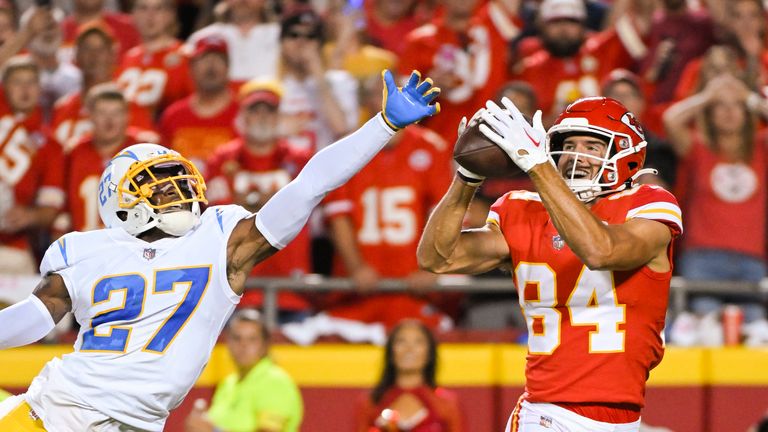 Cargadores 24-27 Jefes: Justin Herbert se lastima una costilla, Kansas City se recupera de un déficit de 10 puntos, pero Los Ángeles QB dice 'bien' | Noticias de la NFL 2 deportes de cielo